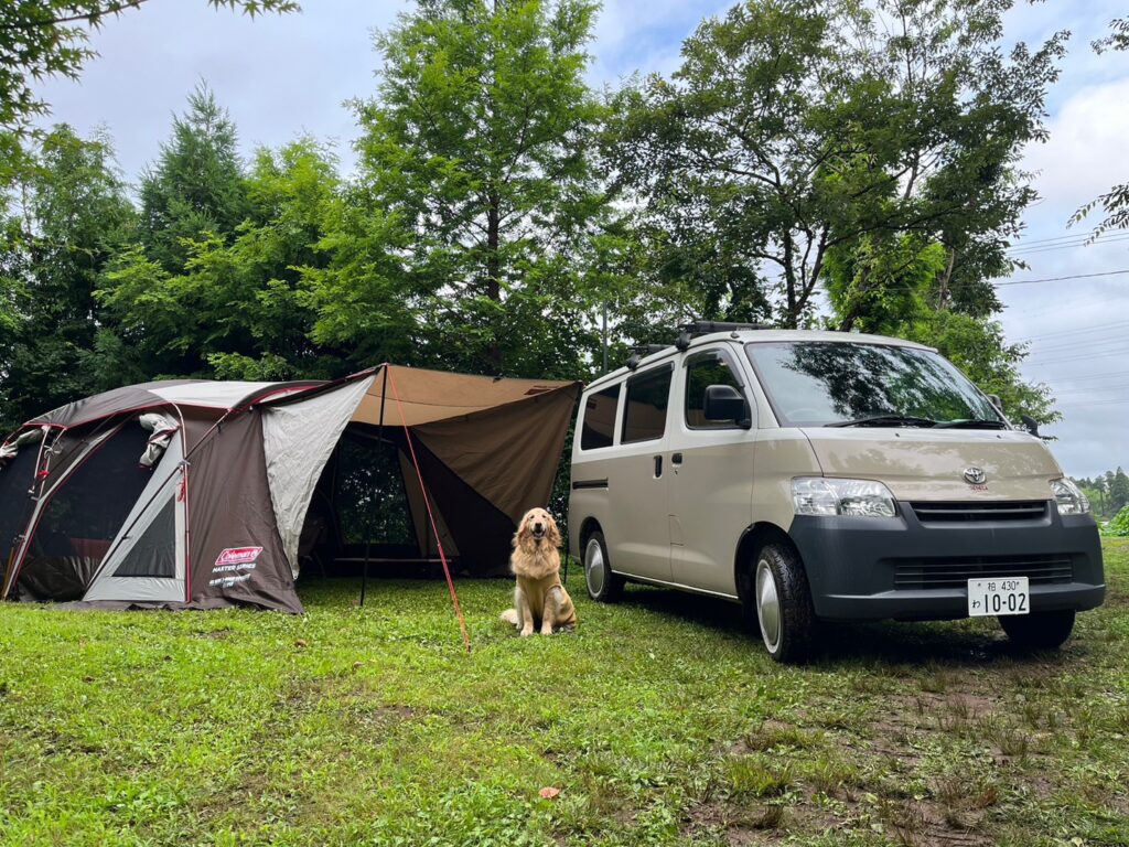 キャンパーアルトピアーノと犬