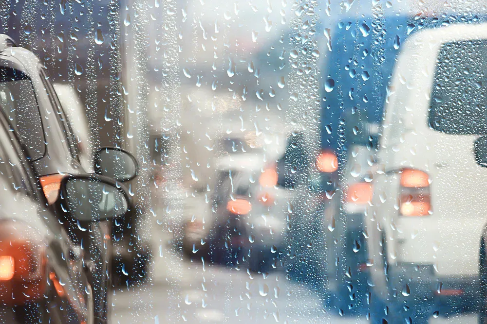 梅雨でも旅行を楽しめる？キャンピングカーが“雨の日に強い”理由とは